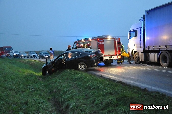 Zdjęcie w galerii na portalu naszraciborz.pl: Kolejne groźne zdarzenie na DK 45 w Szonowicach. Mazda zderzyła się z MAN-em wiadomości z regionu