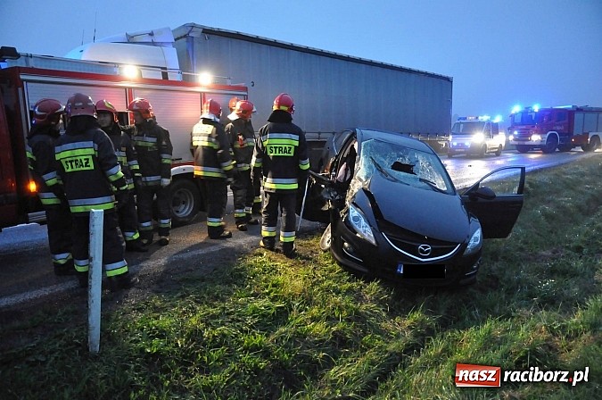 Zdjęcie w galerii na portalu naszraciborz.pl: Kolejne groźne zdarzenie na DK 45 w Szonowicach. Mazda zderzyła się z MAN-em wiadomości z regionu