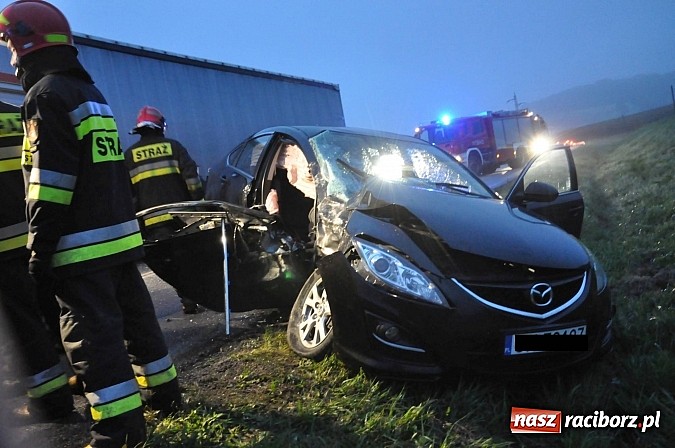 Zdjęcie w galerii na portalu naszraciborz.pl: Kolejne groźne zdarzenie na DK 45 w Szonowicach. Mazda zderzyła się z MAN-em wiadomości z regionu