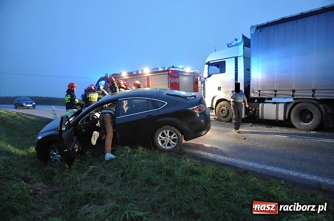 Zdjęcie w galerii na portalu naszraciborz.pl: Kolejne groźne zdarzenie na DK 45 w Szonowicach. Mazda zderzyła się z MAN-em wiadomości z regionu