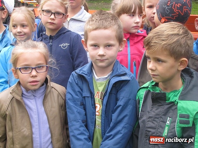 Zdjęcie w galerii na portalu naszraciborz.pl: Pajęczyna, miniścianka, ślizgawki. Nowy plac zabaw przy ZSP nr 3 na Płoni wiadomości z regionu