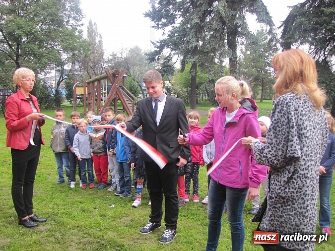 Zdjęcie w galerii na portalu naszraciborz.pl: Pajęczyna, miniścianka, ślizgawki. Nowy plac zabaw przy ZSP nr 3 na Płoni wiadomości z regionu