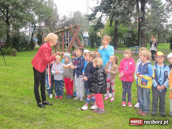 Zdjęcie w galerii na portalu naszraciborz.pl: Pajęczyna, miniścianka, ślizgawki. Nowy plac zabaw przy ZSP nr 3 na Płoni wiadomości z regionu
