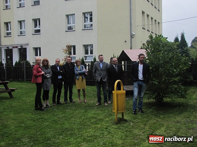 Zdjęcie w galerii na portalu naszraciborz.pl: Pajęczyna, miniścianka, ślizgawki. Nowy plac zabaw przy ZSP nr 3 na Płoni wiadomości z regionu