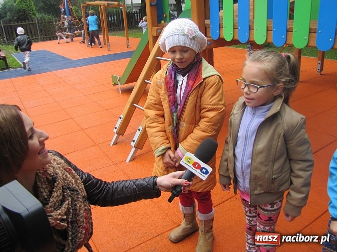 Zdjęcie w galerii na portalu naszraciborz.pl: Pajęczyna, miniścianka, ślizgawki. Nowy plac zabaw przy ZSP nr 3 na Płoni wiadomości z regionu