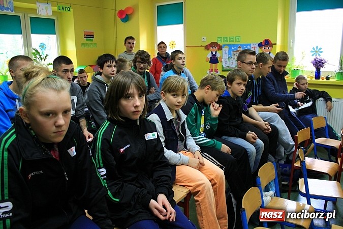 Zdjęcie w galerii na portalu naszraciborz.pl: W Brzeźnicy rzucali granatami wiadomości z regionu