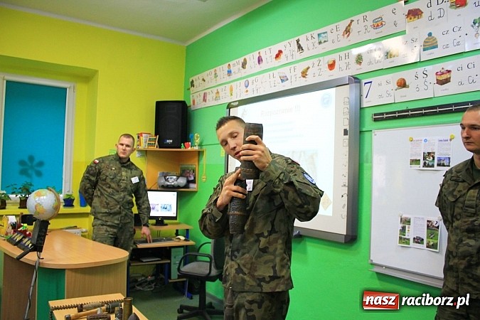 Zdjęcie w galerii na portalu naszraciborz.pl: W Brzeźnicy rzucali granatami wiadomości z regionu