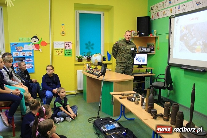 Zdjęcie w galerii na portalu naszraciborz.pl: W Brzeźnicy rzucali granatami wiadomości z regionu