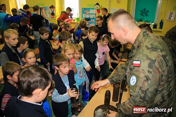 Zdjęcie w galerii na portalu naszraciborz.pl: W Brzeźnicy rzucali granatami wiadomości z regionu