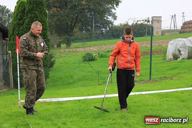 Zdjęcie w galerii na portalu naszraciborz.pl: W Brzeźnicy rzucali granatami wiadomości z regionu