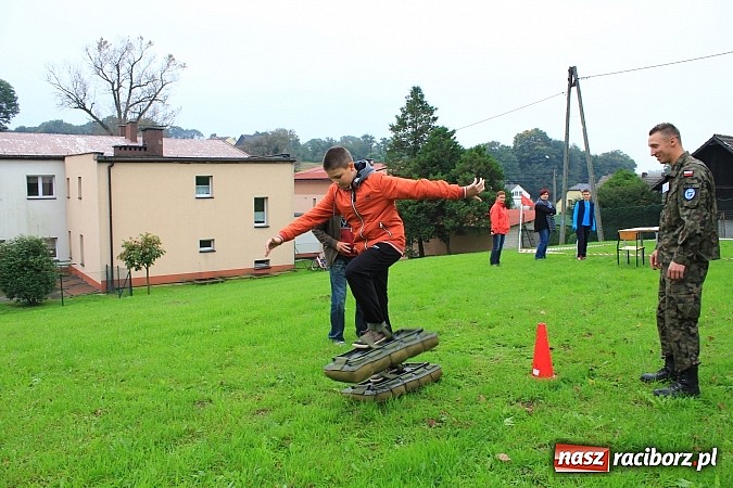 Zdjęcie w galerii na portalu naszraciborz.pl: W Brzeźnicy rzucali granatami wiadomości z regionu