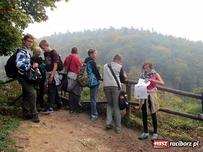 Zdjęcie w galerii na portalu naszraciborz.pl: Poszukiwacze ścieżek i skarbów jesieni z G5 w Ojcowskim Parku Narodowym wiadomości z regionu