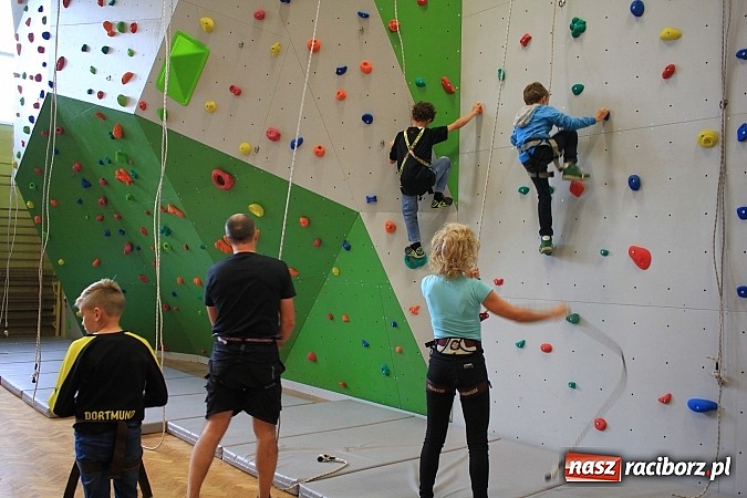 Zdjęcie w galerii na portalu naszraciborz.pl: Ścianka wspinaczkowa oficjalnie otwarta! wiadomości z regionu