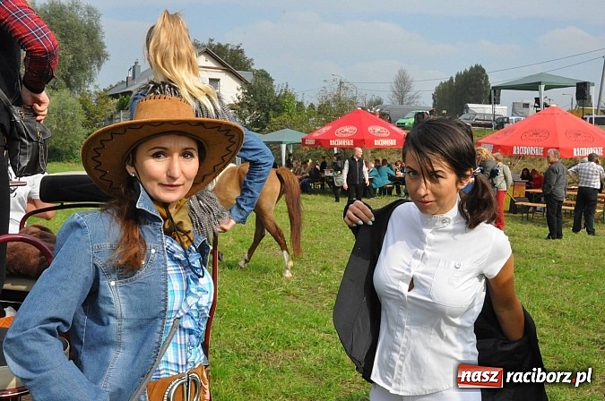 Zdjęcie w galerii na portalu naszraciborz.pl: Raciborski Hubertus 2014. Przy Huzarskiej na Ostrogu spotkali się miłośnicy koni wiadomości z regionu