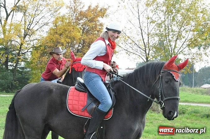 Zdjęcie w galerii na portalu naszraciborz.pl: Raciborski Hubertus 2014. Przy Huzarskiej na Ostrogu spotkali się miłośnicy koni wiadomości z regionu