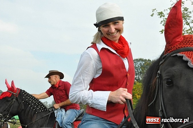 Zdjęcie w galerii na portalu naszraciborz.pl: Raciborski Hubertus 2014. Przy Huzarskiej na Ostrogu spotkali się miłośnicy koni wiadomości z regionu