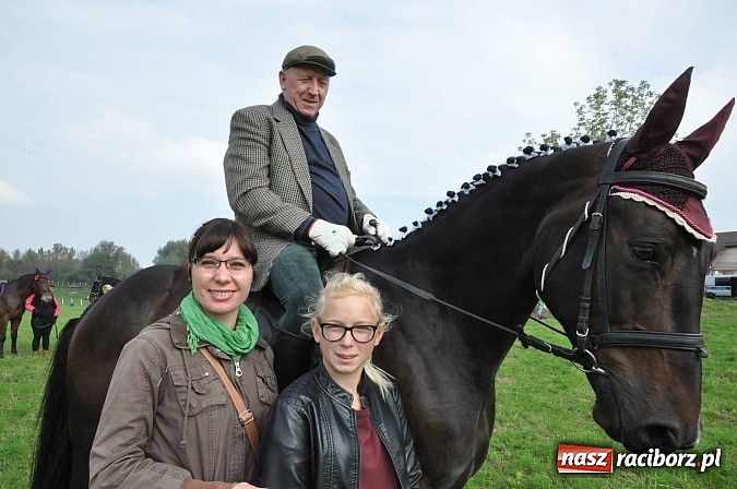Zdjęcie w galerii na portalu naszraciborz.pl: Raciborski Hubertus 2014. Przy Huzarskiej na Ostrogu spotkali się miłośnicy koni wiadomości z regionu