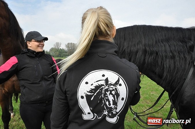 Zdjęcie w galerii na portalu naszraciborz.pl: Raciborski Hubertus 2014. Przy Huzarskiej na Ostrogu spotkali się miłośnicy koni wiadomości z regionu