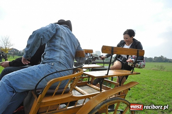 Zdjęcie w galerii na portalu naszraciborz.pl: Raciborski Hubertus 2014. Przy Huzarskiej na Ostrogu spotkali się miłośnicy koni wiadomości z regionu