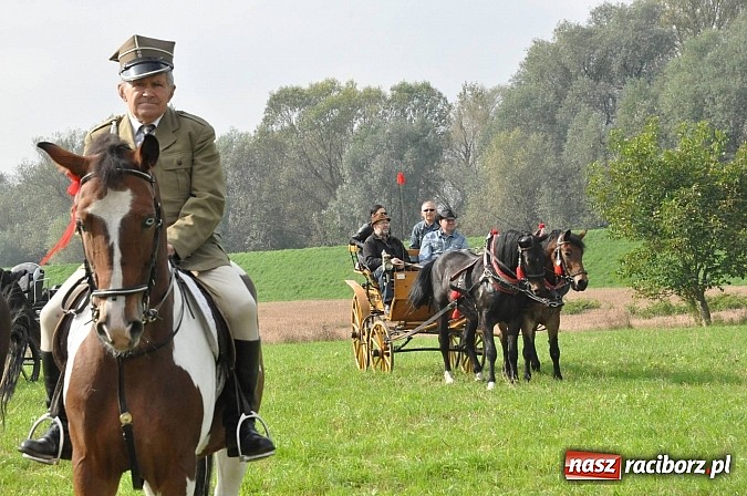 Zdjęcie w galerii na portalu naszraciborz.pl: Raciborski Hubertus 2014. Przy Huzarskiej na Ostrogu spotkali się miłośnicy koni wiadomości z regionu