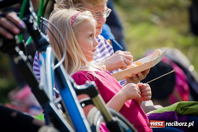 Zdjęcie w galerii na portalu naszraciborz.pl: Raciborski Hubertus 2014. Przy Huzarskiej na Ostrogu spotkali się miłośnicy koni wiadomości z regionu