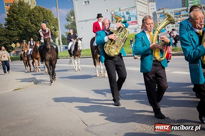 Zdjęcie w galerii na portalu naszraciborz.pl: Raciborski Hubertus 2014. Przy Huzarskiej na Ostrogu spotkali się miłośnicy koni wiadomości z regionu