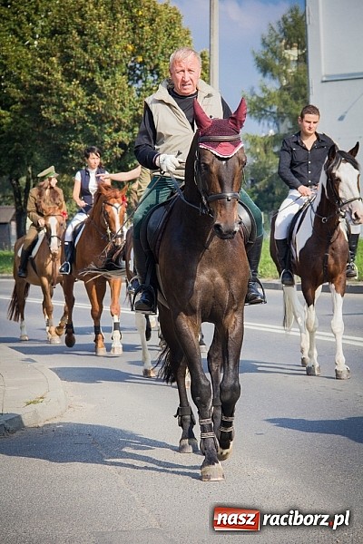 Zdjęcie w galerii na portalu naszraciborz.pl: Raciborski Hubertus 2014. Przy Huzarskiej na Ostrogu spotkali się miłośnicy koni wiadomości z regionu