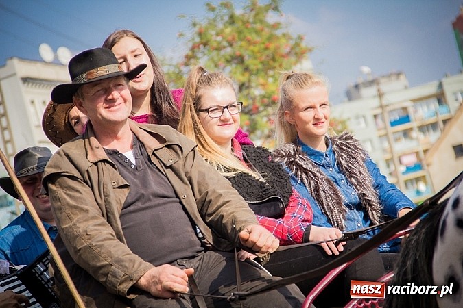 Zdjęcie w galerii na portalu naszraciborz.pl: Raciborski Hubertus 2014. Przy Huzarskiej na Ostrogu spotkali się miłośnicy koni wiadomości z regionu