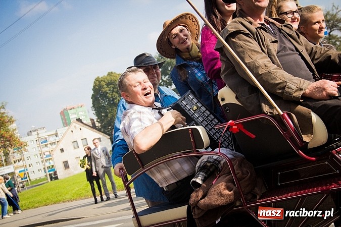Zdjęcie w galerii na portalu naszraciborz.pl: Raciborski Hubertus 2014. Przy Huzarskiej na Ostrogu spotkali się miłośnicy koni wiadomości z regionu
