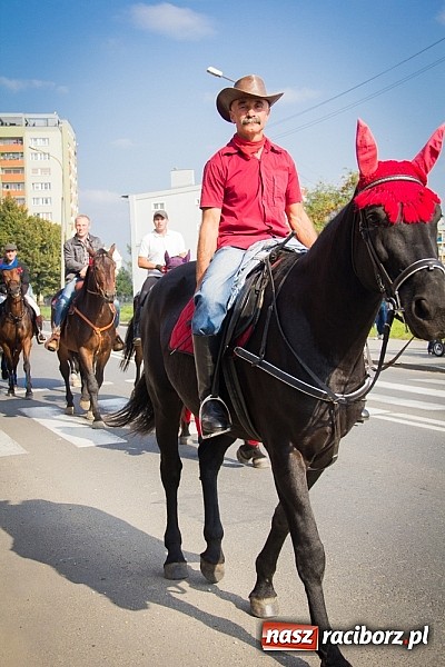 Zdjęcie w galerii na portalu naszraciborz.pl: Raciborski Hubertus 2014. Przy Huzarskiej na Ostrogu spotkali się miłośnicy koni wiadomości z regionu