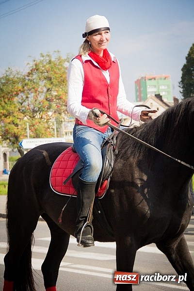 Zdjęcie w galerii na portalu naszraciborz.pl: Raciborski Hubertus 2014. Przy Huzarskiej na Ostrogu spotkali się miłośnicy koni wiadomości z regionu