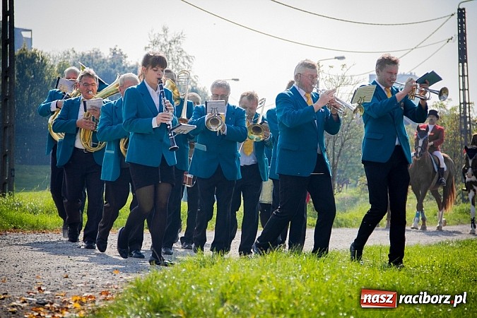 Zdjęcie w galerii na portalu naszraciborz.pl: Raciborski Hubertus 2014. Przy Huzarskiej na Ostrogu spotkali się miłośnicy koni wiadomości z regionu