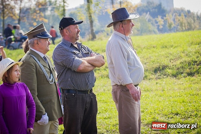 Zdjęcie w galerii na portalu naszraciborz.pl: Raciborski Hubertus 2014. Przy Huzarskiej na Ostrogu spotkali się miłośnicy koni wiadomości z regionu
