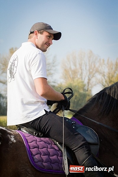 Zdjęcie w galerii na portalu naszraciborz.pl: Raciborski Hubertus 2014. Przy Huzarskiej na Ostrogu spotkali się miłośnicy koni wiadomości z regionu