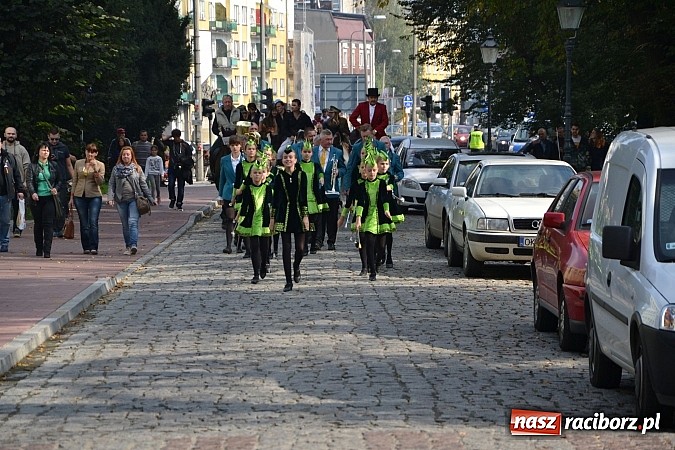 Zdjęcie w galerii na portalu naszraciborz.pl: Raciborski Hubertus 2014. Przy Huzarskiej na Ostrogu spotkali się miłośnicy koni wiadomości z regionu