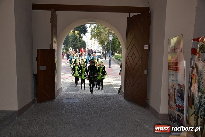 Zdjęcie w galerii na portalu naszraciborz.pl: Raciborski Hubertus 2014. Przy Huzarskiej na Ostrogu spotkali się miłośnicy koni wiadomości z regionu