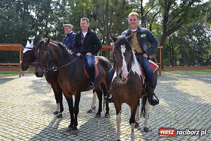 Zdjęcie w galerii na portalu naszraciborz.pl: Raciborski Hubertus 2014. Przy Huzarskiej na Ostrogu spotkali się miłośnicy koni wiadomości z regionu