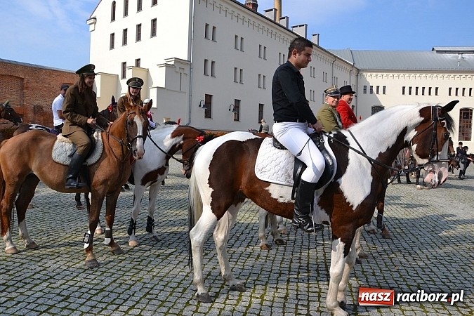 Zdjęcie w galerii na portalu naszraciborz.pl: Raciborski Hubertus 2014. Przy Huzarskiej na Ostrogu spotkali się miłośnicy koni wiadomości z regionu