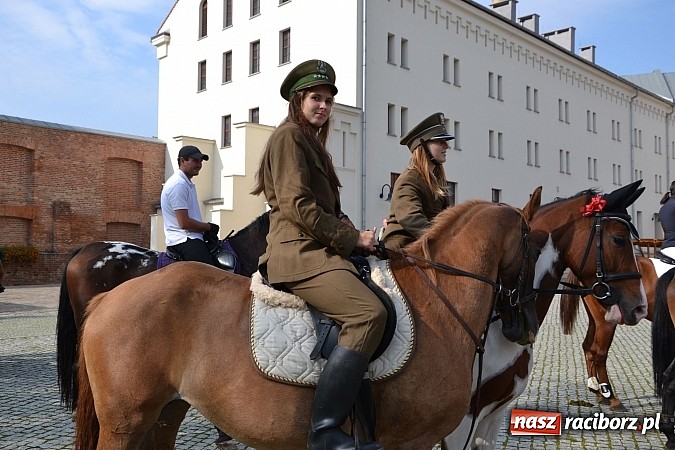 Zdjęcie w galerii na portalu naszraciborz.pl: Raciborski Hubertus 2014. Przy Huzarskiej na Ostrogu spotkali się miłośnicy koni wiadomości z regionu