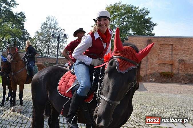 Zdjęcie w galerii na portalu naszraciborz.pl: Raciborski Hubertus 2014. Przy Huzarskiej na Ostrogu spotkali się miłośnicy koni wiadomości z regionu