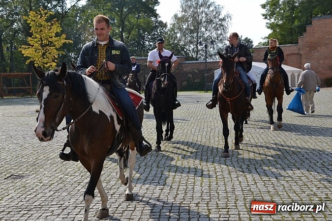 Zdjęcie w galerii na portalu naszraciborz.pl: Raciborski Hubertus 2014. Przy Huzarskiej na Ostrogu spotkali się miłośnicy koni wiadomości z regionu
