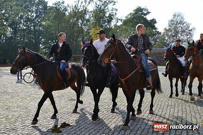 Zdjęcie w galerii na portalu naszraciborz.pl: Raciborski Hubertus 2014. Przy Huzarskiej na Ostrogu spotkali się miłośnicy koni wiadomości z regionu