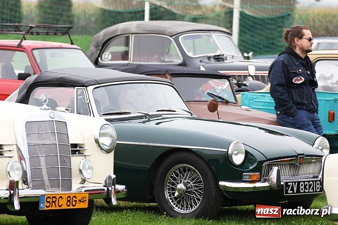 Zdjęcie w galerii na portalu naszraciborz.pl: Zakończenie sezonu motorowego, czyli zlot oldtimerów oraz motobazar w Zabełkowie wiadomości z regionu