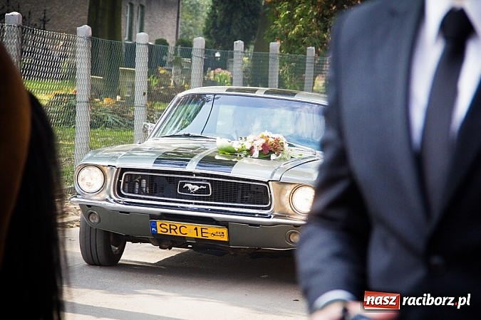 Zdjęcie w galerii na portalu naszraciborz.pl: Jeźdźcy życzyli sto lat młodej parze wiadomości z regionu