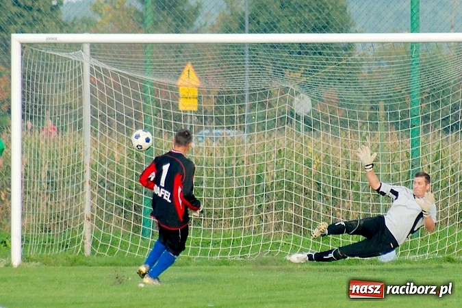 Zdjęcie w galerii na portalu naszraciborz.pl: B klasa: Wicher z Płoni zdmuchnął Olszynkę wiadomości z regionu