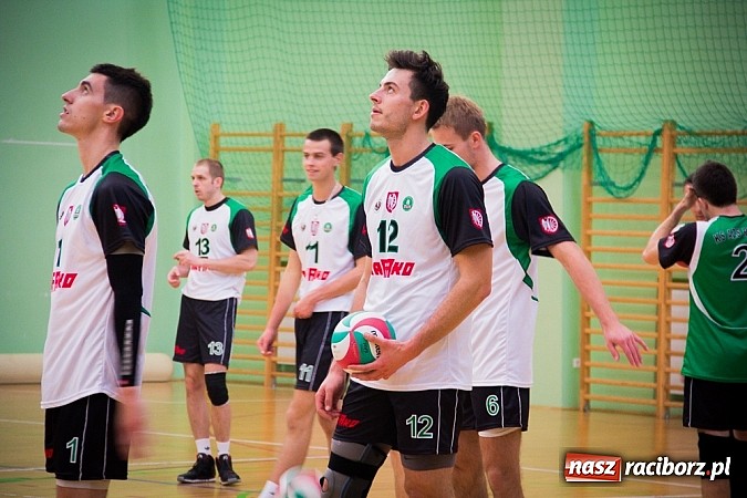 Zdjęcie w galerii na portalu naszraciborz.pl: Spacer Czarnych Katowice w Arenie Rafako wiadomości z regionu