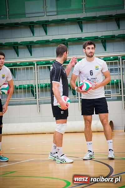 Zdjęcie w galerii na portalu naszraciborz.pl: Spacer Czarnych Katowice w Arenie Rafako wiadomości z regionu