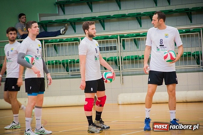 Zdjęcie w galerii na portalu naszraciborz.pl: Spacer Czarnych Katowice w Arenie Rafako wiadomości z regionu