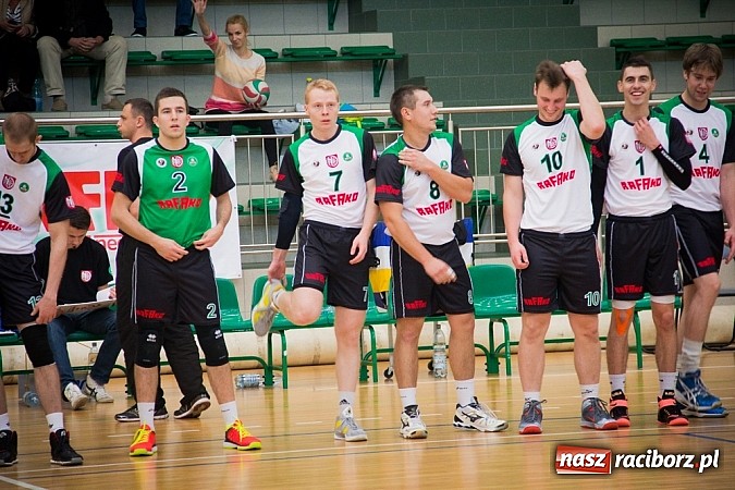 Zdjęcie w galerii na portalu naszraciborz.pl: Spacer Czarnych Katowice w Arenie Rafako wiadomości z regionu