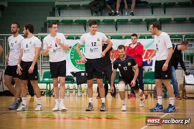 Zdjęcie w galerii na portalu naszraciborz.pl: Spacer Czarnych Katowice w Arenie Rafako wiadomości z regionu